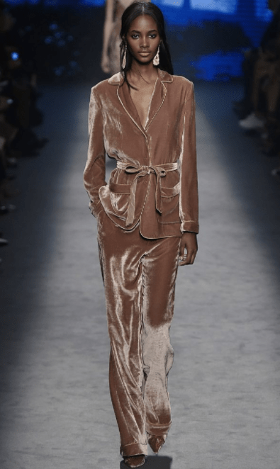 Want to rock NYFW trends this fall? The DC Darlings rounded up some of our favorite NYFW trends that transform these off the runway looks to ready to wear!